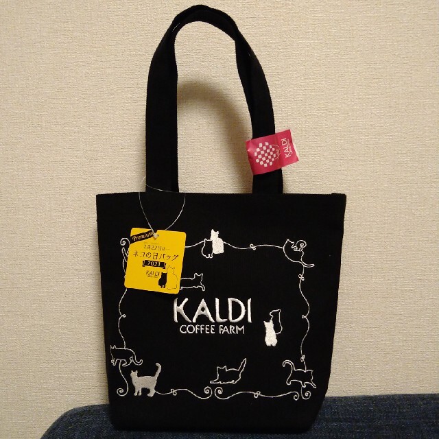 KALDI(カルディ)の【和也様専用】KALDI カルディ ネコの日バッグプレミアム 抜き取りなし レディースのバッグ(トートバッグ)の商品写真