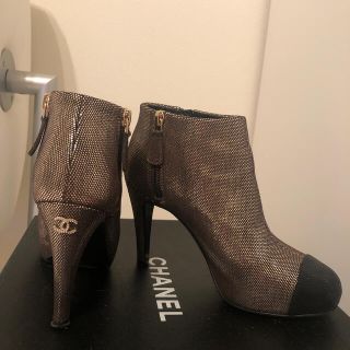 シャネル(CHANEL)のシャネル　　ショートブーツ35   キラキラロゴ(ブーツ)