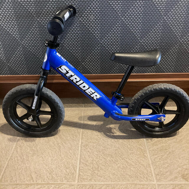 ストライダー 12 青 正規品-