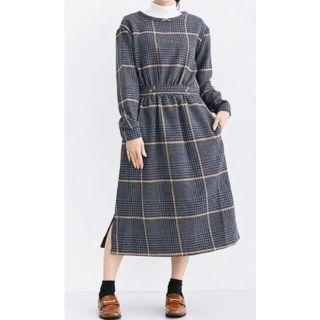 メルロー(merlot)の新品　メルロー　チェック　ロング　ワンピース　最終価格(ロングワンピース/マキシワンピース)