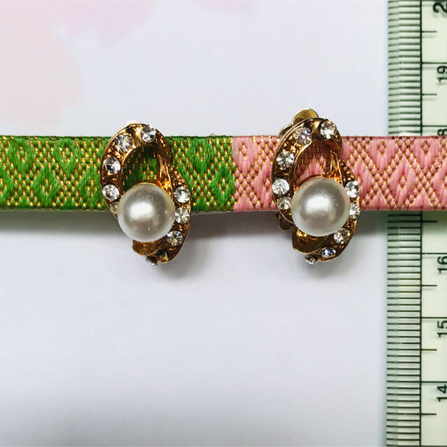 真珠イヤリング　イヤークリップ式ゴールドカラー レディースのアクセサリー(イヤリング)の商品写真
