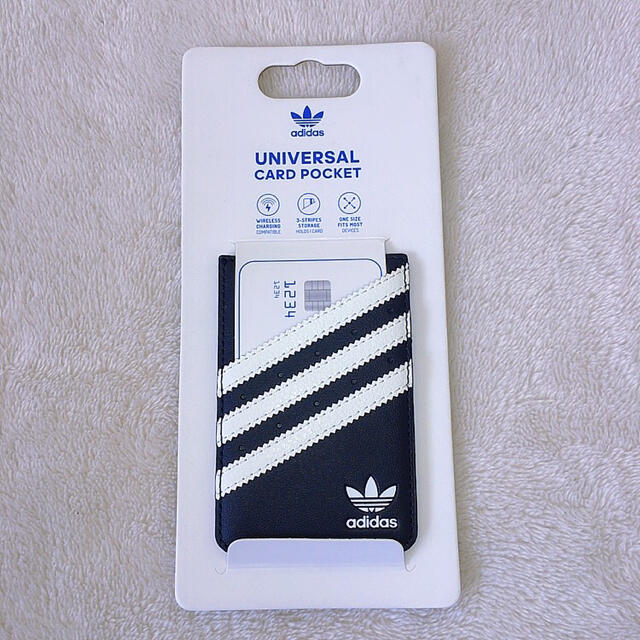 adidas(アディダス)のアディダス　カードケース　スマホケース　UNIVERSAL POCKET スマホ/家電/カメラのスマホアクセサリー(iPhoneケース)の商品写真