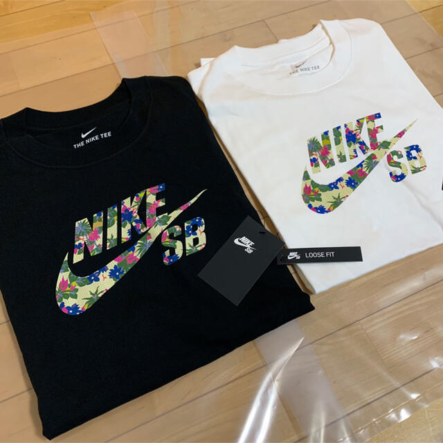 NIKE(ナイキ)の【新品 2枚セット】 ナイキ NIKE Tシャツ L ビッグスウッシュ 花柄 メンズのトップス(Tシャツ/カットソー(半袖/袖なし))の商品写真