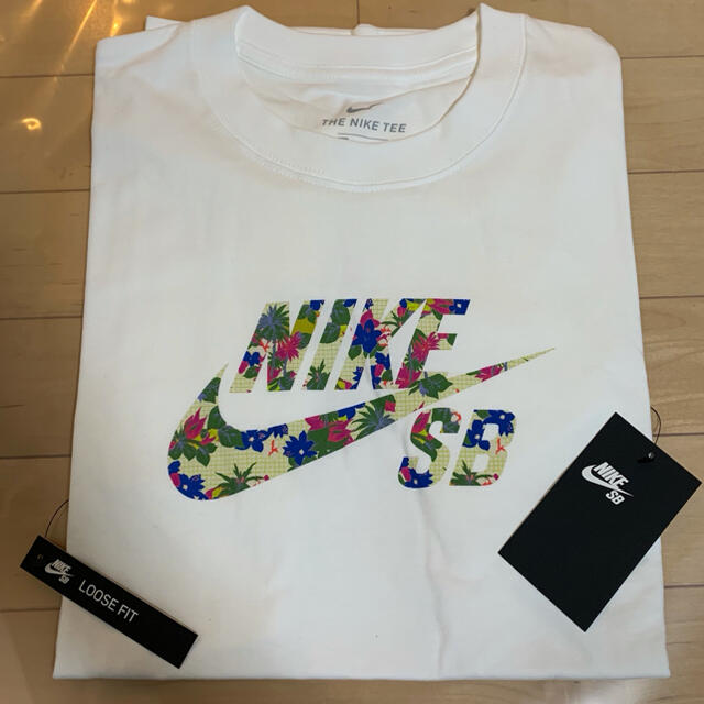 NIKE(ナイキ)の【新品 2枚セット】 ナイキ NIKE Tシャツ L ビッグスウッシュ 花柄 メンズのトップス(Tシャツ/カットソー(半袖/袖なし))の商品写真