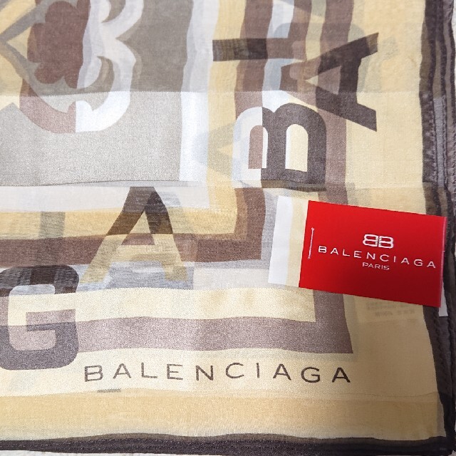 Balenciaga(バレンシアガ)の《未使用》BALENCIAGA シルク100% 88㎝×88㎝ スカーフ レディースのファッション小物(バンダナ/スカーフ)の商品写真