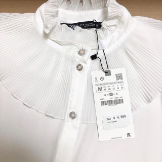 ザラ(ZARA)のZARA パールビジュー付きフリルブラウス(シャツ/ブラウス(半袖/袖なし))