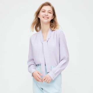 ユニクロ(UNIQLO)のユニクロ　レーヨンボウタイブラウス　ライトパープル　Lサイズ(シャツ/ブラウス(長袖/七分))