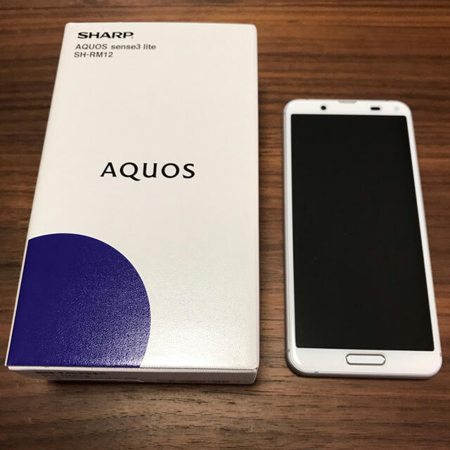 AQUOS(アクオス)のAQUOS sense3 lite SH-RM12  シルバーホワイト(S) スマホ/家電/カメラのスマートフォン/携帯電話(スマートフォン本体)の商品写真