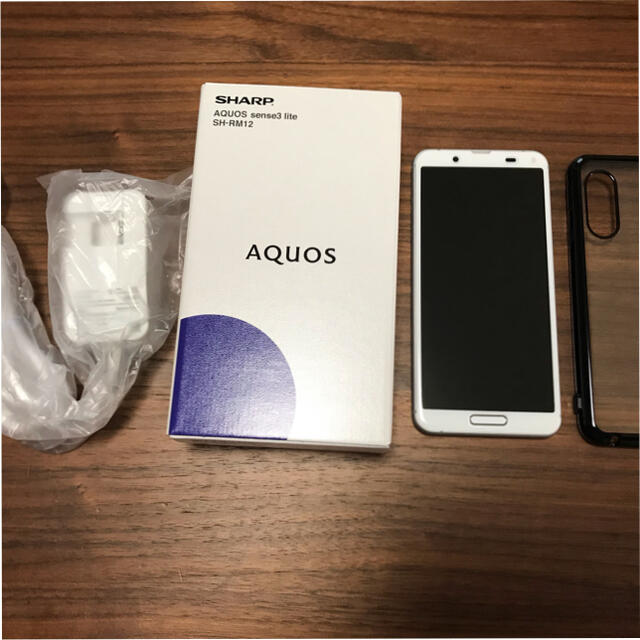 AQUOS(アクオス)のAQUOS sense3 lite SH-RM12  シルバーホワイト(S) スマホ/家電/カメラのスマートフォン/携帯電話(スマートフォン本体)の商品写真