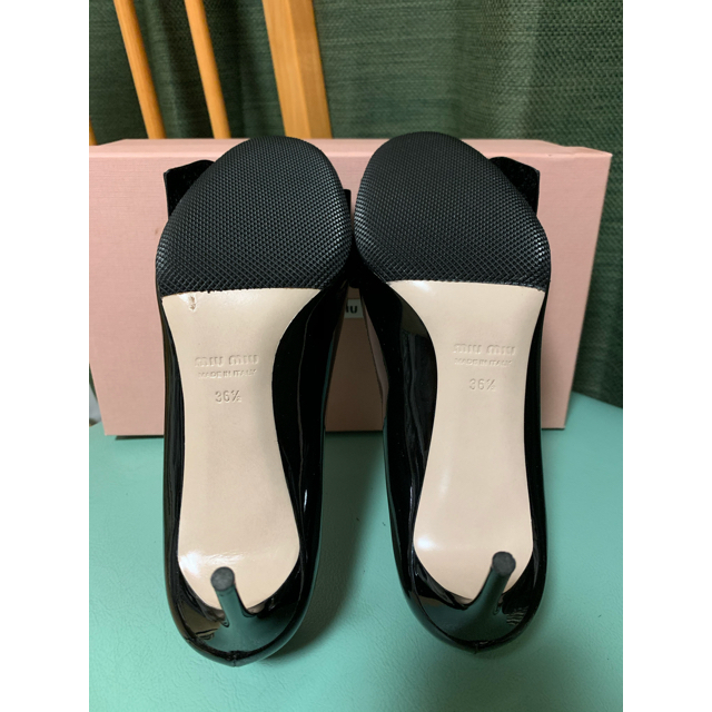 miumiu(ミュウミュウ)のmiumiu/ 本革/miumiuらしいブラックパンプス♡ レディースの靴/シューズ(ハイヒール/パンプス)の商品写真