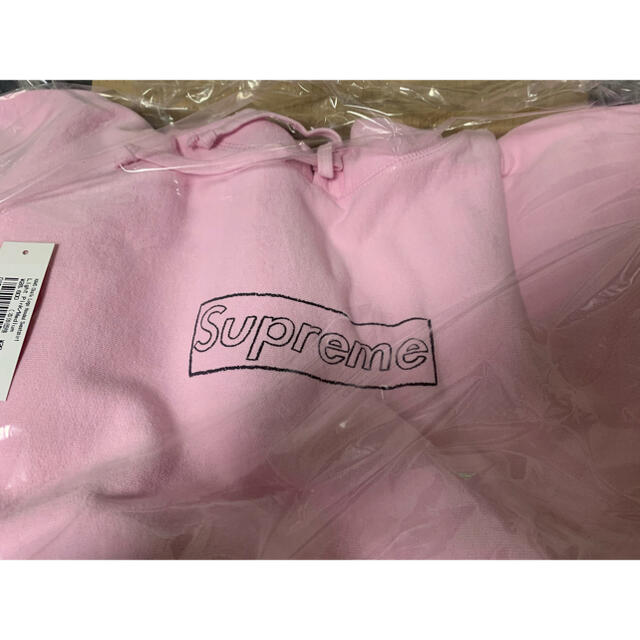 Supreme(シュプリーム)のKAWS Chalk Logo Hooded Sweatshirt Mサイズ メンズのトップス(パーカー)の商品写真
