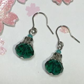 ガラスビーズのプチピアス(ピアス)