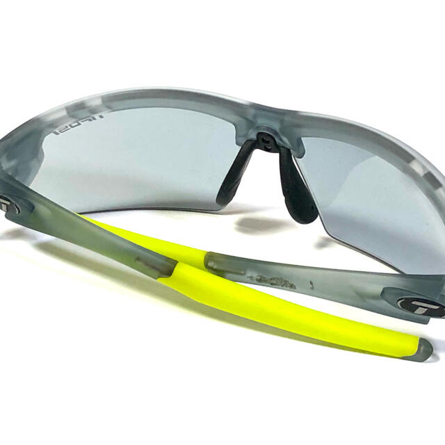 ティフォージ（ Tifosi ）スポーツサングラス（専用ケース付） メンズのファッション小物(サングラス/メガネ)の商品写真
