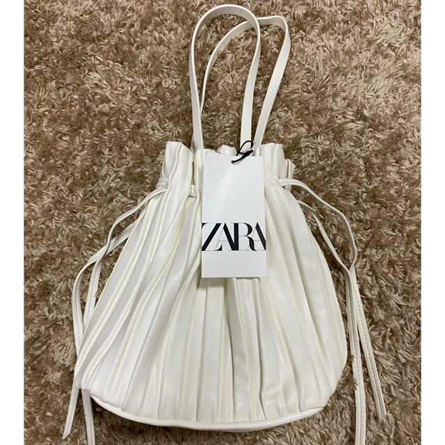 ZARA(ザラ)のザラ　プリーツ　バッグ レディースのバッグ(ハンドバッグ)の商品写真