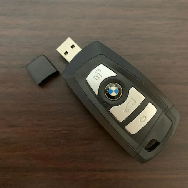 BMW(ビーエムダブリュー)のBMW USBメモリ 1GB スマホ/家電/カメラのPC/タブレット(PC周辺機器)の商品写真