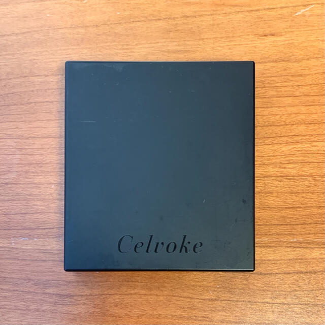 Cosme Kitchen(コスメキッチン)のCelvoke カムフィー ブラッシュ 05 ピンクベージュ コスメ/美容のベースメイク/化粧品(チーク)の商品写真