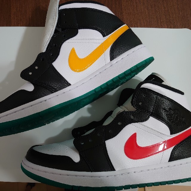 NIKE WMNS AIR JORDAN 1 MID ナイキ ジョーダン