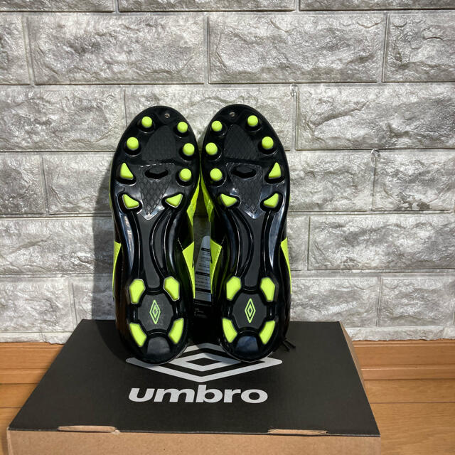 UMBRO(アンブロ)のアンブロサッカースパイク　アクセレイターKTS 28.0cm スポーツ/アウトドアのサッカー/フットサル(シューズ)の商品写真