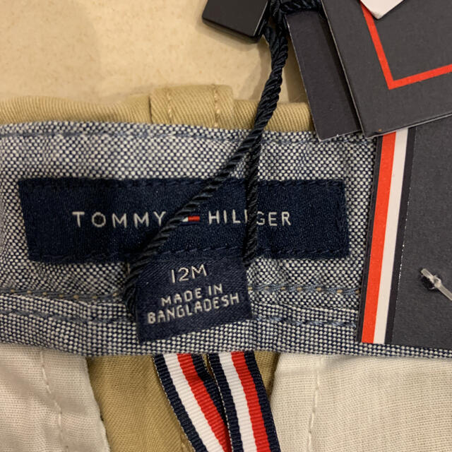 TOMMY HILFIGER(トミーヒルフィガー)のトミー　チノパン　新品 キッズ/ベビー/マタニティのベビー服(~85cm)(パンツ)の商品写真