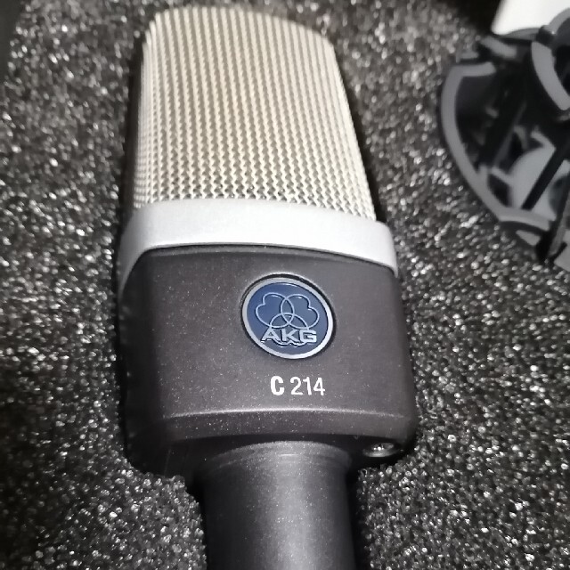 AKG C214