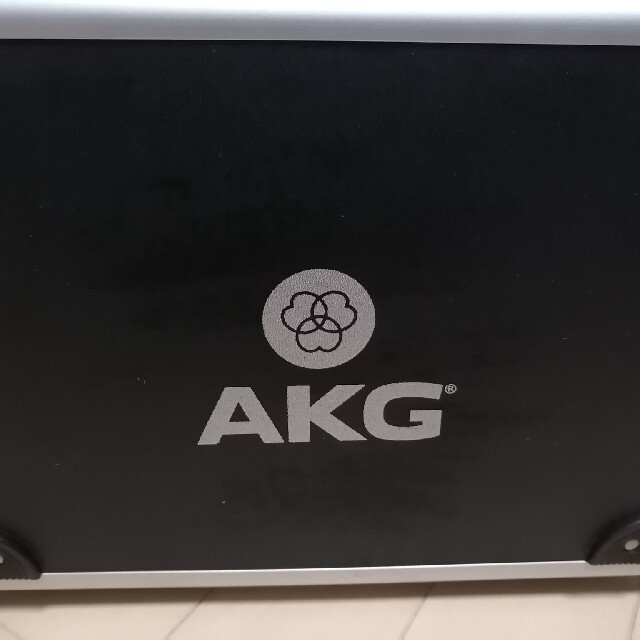 AKG C214