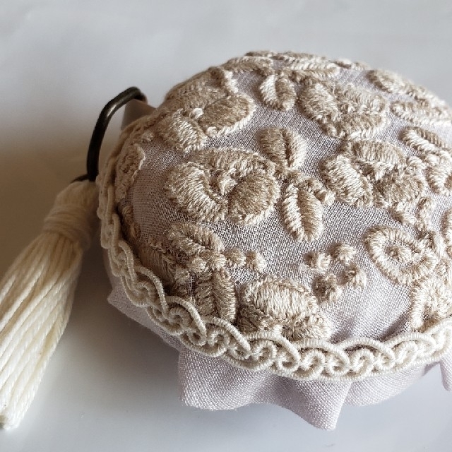 mina perhonen(ミナペルホネン)のflower cake マカロンメジャー ミナペルホネン ハンドメイドの文具/ステーショナリー(その他)の商品写真