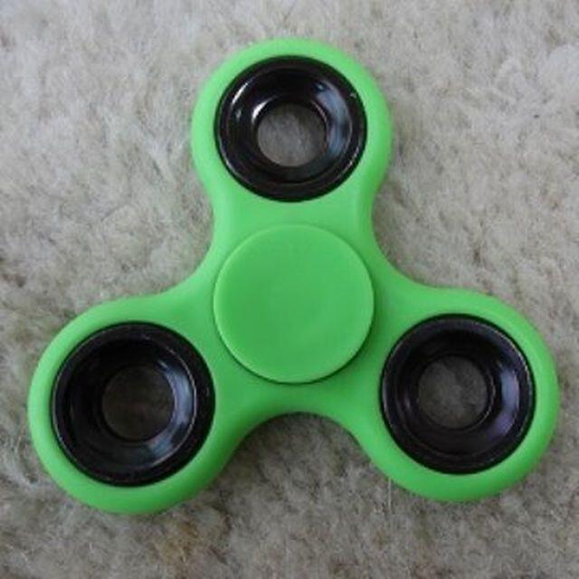 ハンドスピナー hand spinner　グリーン　緑　新品　箱付　送料無料 エンタメ/ホビーのエンタメ その他(その他)の商品写真