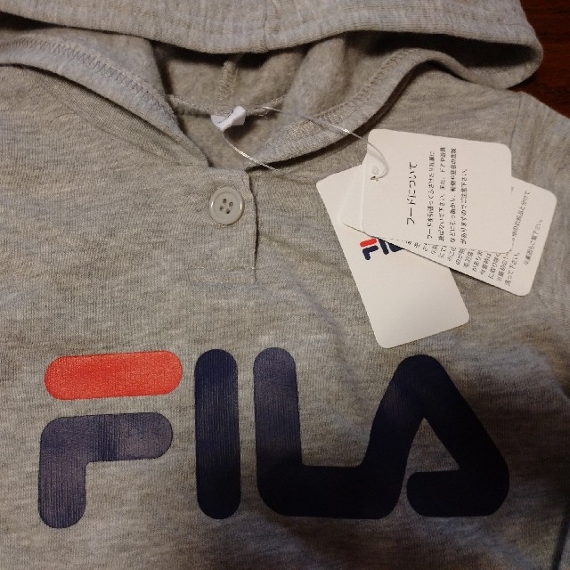 FILA(フィラ)の新品  FILA  裏起毛  フード付きワンピース  95    グレー キッズ/ベビー/マタニティのキッズ服女の子用(90cm~)(ワンピース)の商品写真