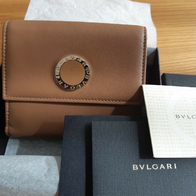 BVLGARI(ブルガリ)のブルガリ　BVLGARI　新品　財布　上品なキャメル　使いやすい折り財布 レディースのファッション小物(財布)の商品写真