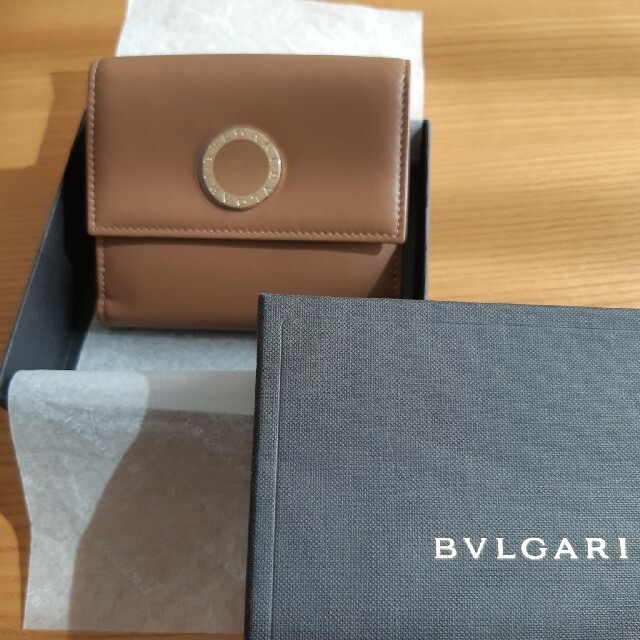 ブルガリ　BVLGARI　新品　財布　上品なキャメル　使いやすい折り財布