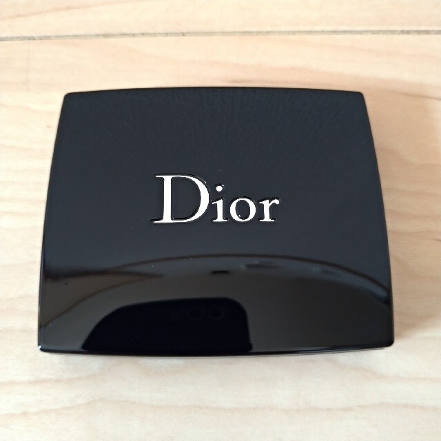 Dior(ディオール)の有美様専用【美品】Dior トリオ ブリック パレット 553 送料無料 コスメ/美容のベースメイク/化粧品(アイシャドウ)の商品写真