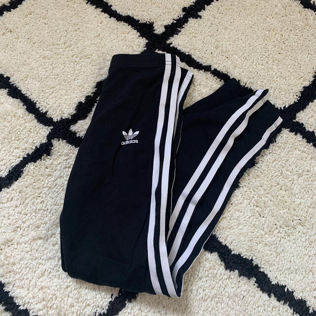 adidas(アディダス)のadidas レギンス　キッズ キッズ/ベビー/マタニティのキッズ服女の子用(90cm~)(パンツ/スパッツ)の商品写真