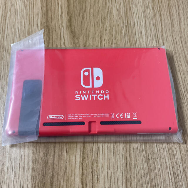 Nintendo Switch(ニンテンドースイッチ)のマリオレッドブルー Switch新型画面本体のみ 新品未使用。 エンタメ/ホビーのゲームソフト/ゲーム機本体(家庭用ゲーム機本体)の商品写真