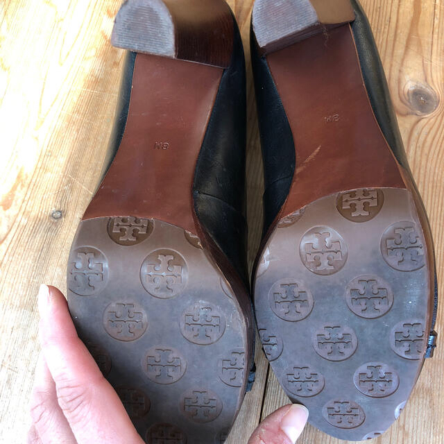 【美品】TORY BURCH フラットシューズ レディース 金 ロゴ 8M