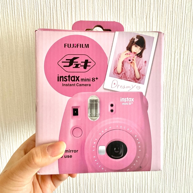 富士フイルム(フジフイルム)のチェキ　intax mini 8+ ピンク スマホ/家電/カメラのカメラ(フィルムカメラ)の商品写真