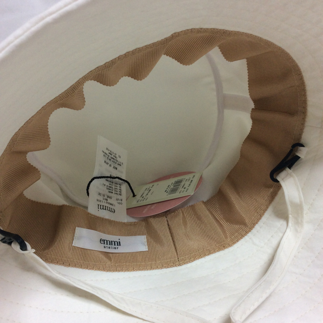 emmi atelier(エミアトリエ)の【ご専用】バケットハット白　タグ付き新品 レディースの帽子(ハット)の商品写真