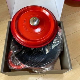 ストウブ(STAUB)のココットラウンド　レッド　24(鍋/フライパン)