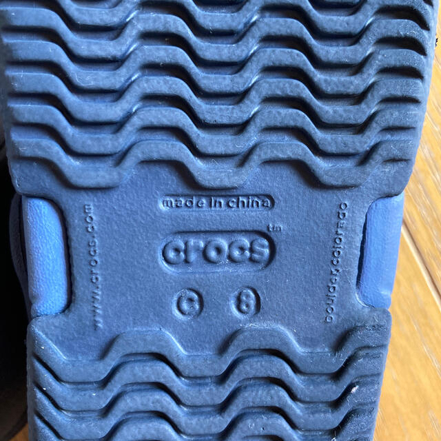 crocs(クロックス)の【romi様専用】クロックス　サンダル　ブルー キッズ/ベビー/マタニティのキッズ靴/シューズ(15cm~)(サンダル)の商品写真