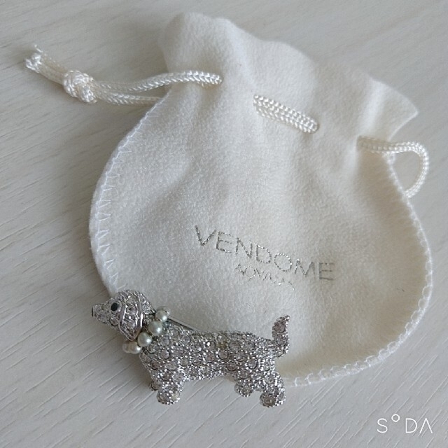 Vendome Aoyama(ヴァンドームアオヤマ)のsale♡VENDOME Boutique メタルブローチミニチュアダックス レディースのアクセサリー(ブローチ/コサージュ)の商品写真