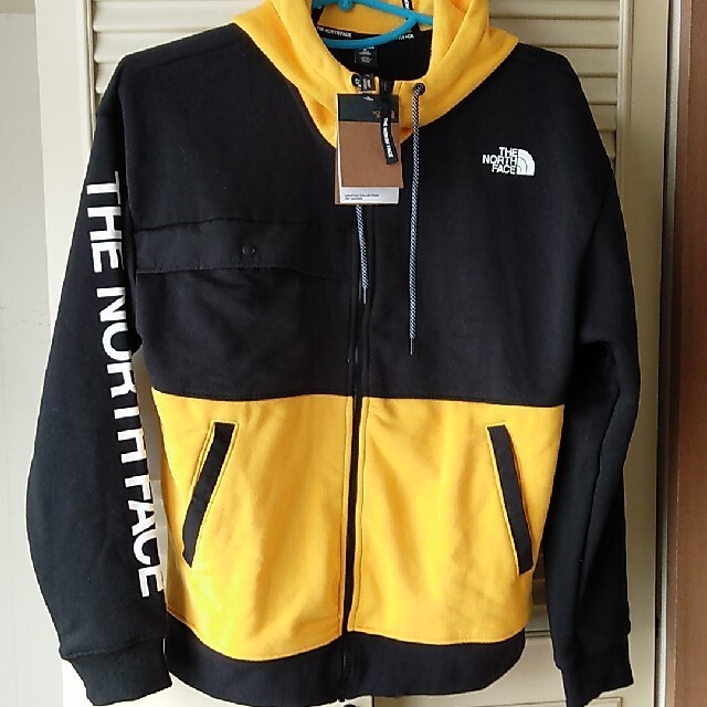 THE NORTH FACE　グラフィックジップパーカー 1