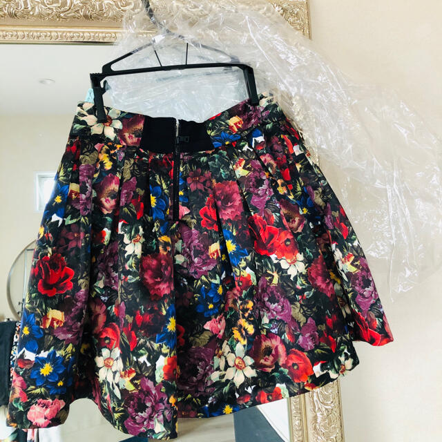 Alice+Olivia(アリスアンドオリビア)のアリスオリビア　花柄スカート レディースのスカート(ミニスカート)の商品写真