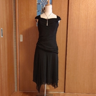 ボナジョルナータ(BUONA GIORNATA)の☆お値下げ☆  ボナジョルナータの黒のドレス(ミディアムドレス)