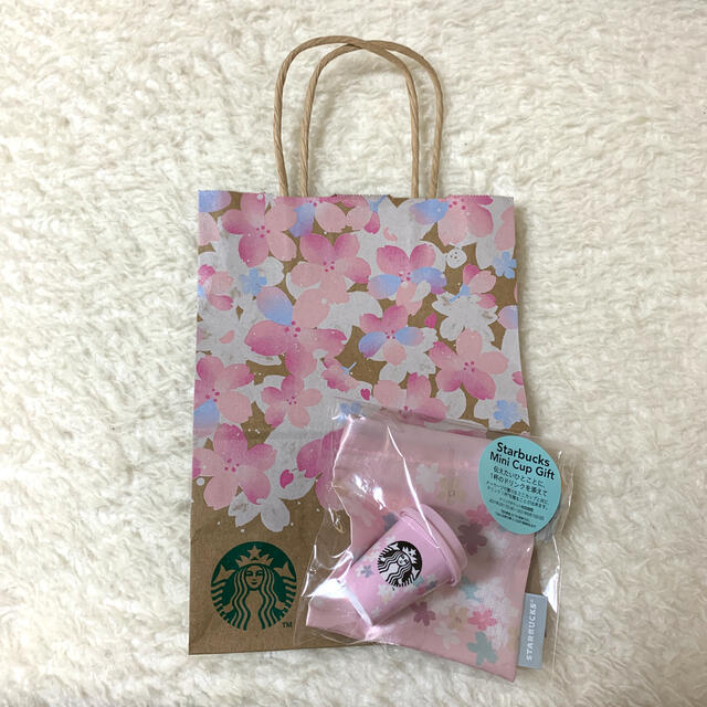 Starbucks Coffee(スターバックスコーヒー)の紙袋付き SAKURA2021スターバックスミニカップギフト インテリア/住まい/日用品のインテリア小物(小物入れ)の商品写真