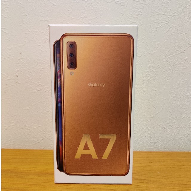 GalaxyA7  ゴールドスマートフォン/携帯電話
