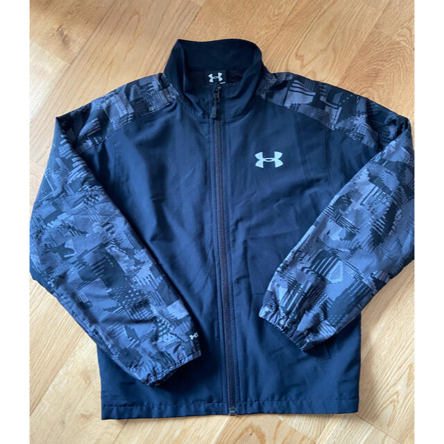 UNDER ARMOUR(アンダーアーマー)の10/アンダーアーマー　上着　130 キッズ/ベビー/マタニティのキッズ服男の子用(90cm~)(ジャケット/上着)の商品写真