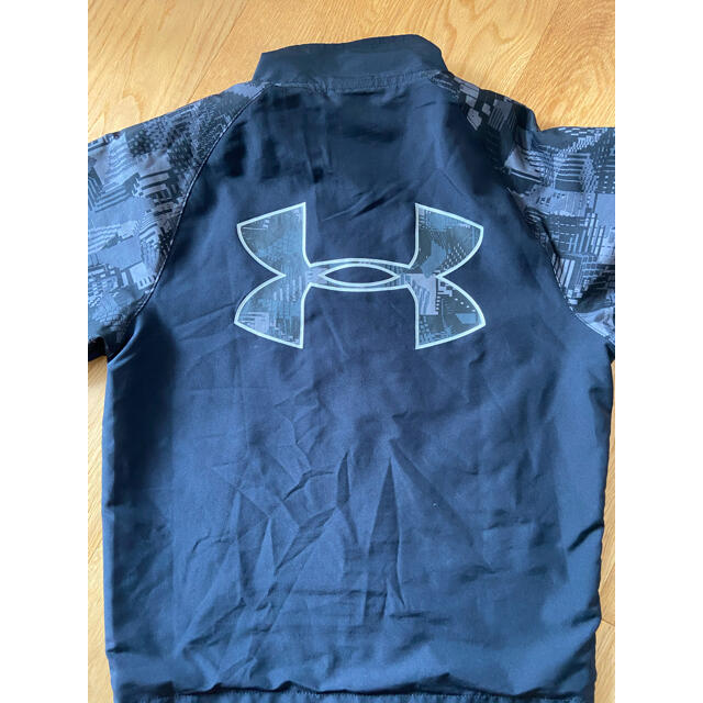 UNDER ARMOUR(アンダーアーマー)の10/アンダーアーマー　上着　130 キッズ/ベビー/マタニティのキッズ服男の子用(90cm~)(ジャケット/上着)の商品写真