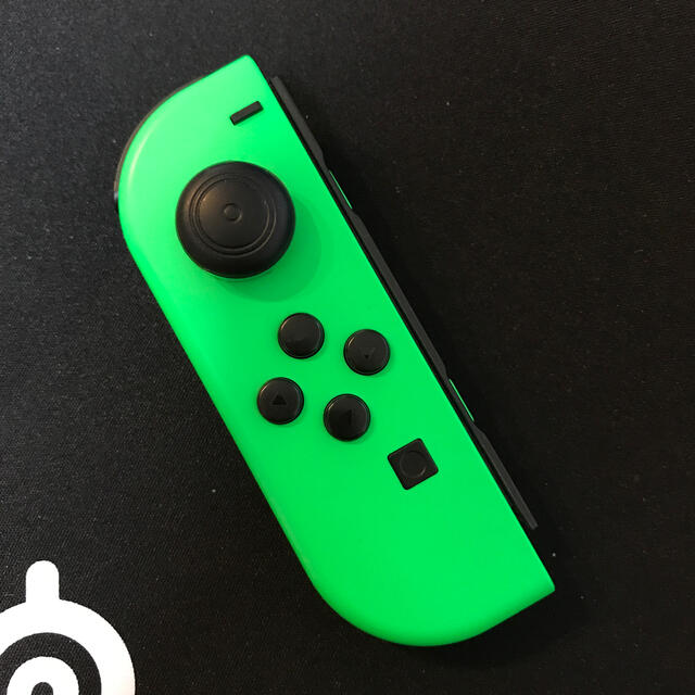 Nintendo Switch(ニンテンドースイッチ)の【ジャンク品】Joy-Con 左　グリーン エンタメ/ホビーのゲームソフト/ゲーム機本体(その他)の商品写真