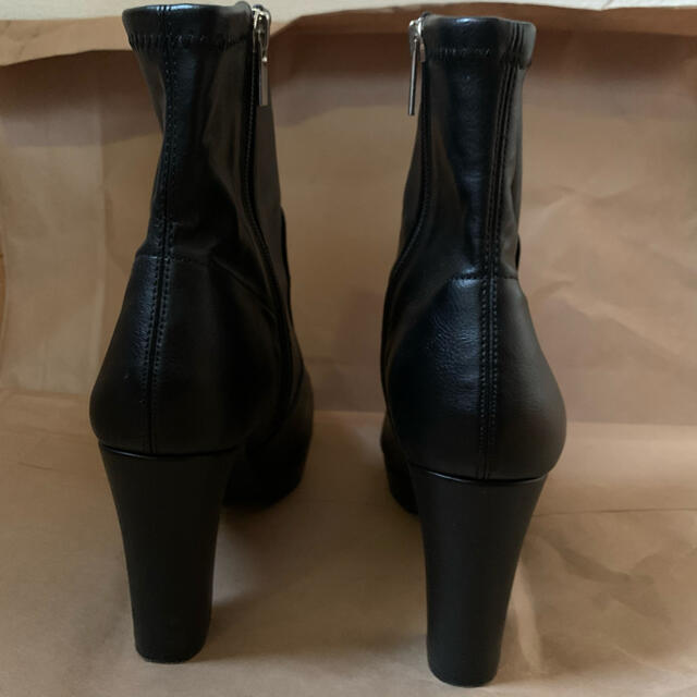 REZOY(リゾイ)のREZOY 太ヒール ショートブーツ ブラック レディースの靴/シューズ(ブーツ)の商品写真