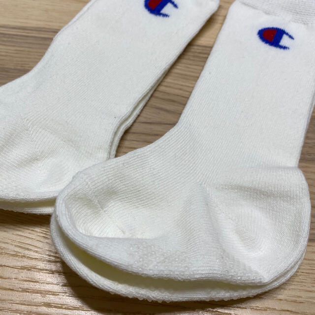 Champion(チャンピオン)の未使用　チャンピオン　ハイソックス　白　滑り止め加工　9-14cm ベビー キッズ/ベビー/マタニティのこども用ファッション小物(靴下/タイツ)の商品写真