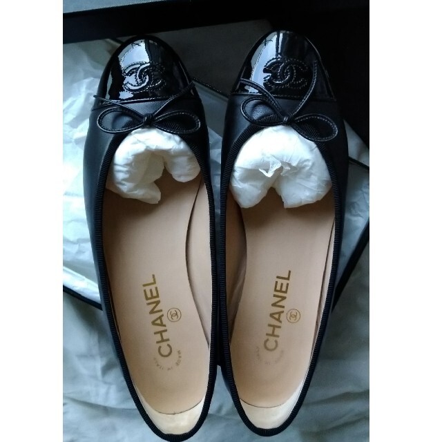CHANEL(シャネル)の美品シャネル　バレエシューズ38.5　ブラック　パテント　24.5cm レディースの靴/シューズ(バレエシューズ)の商品写真